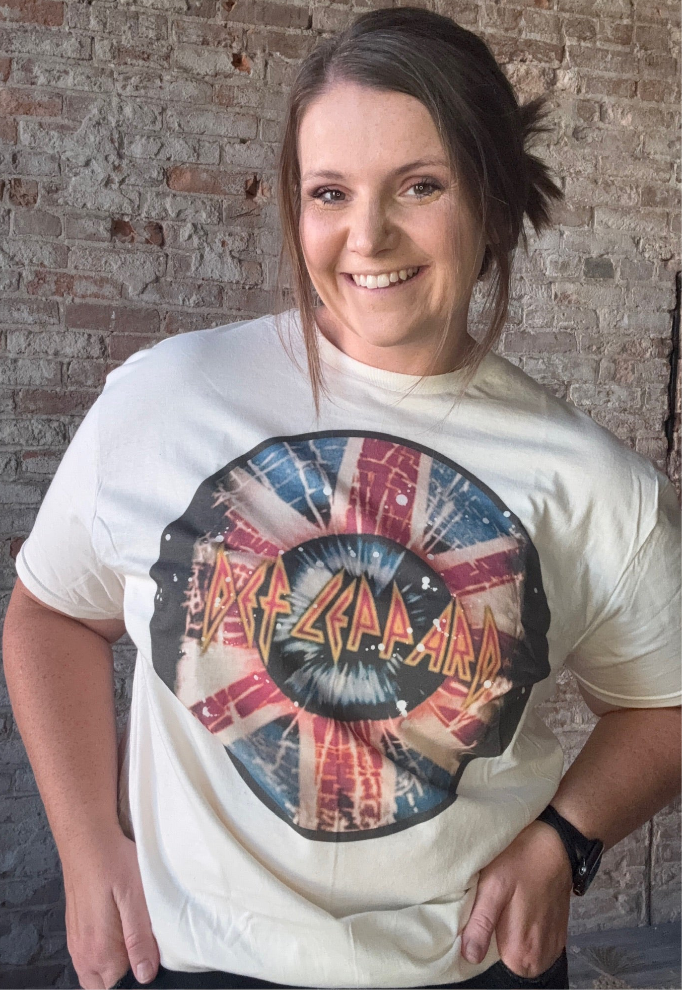 Curvy Def Leppard Graphic T-Shirt