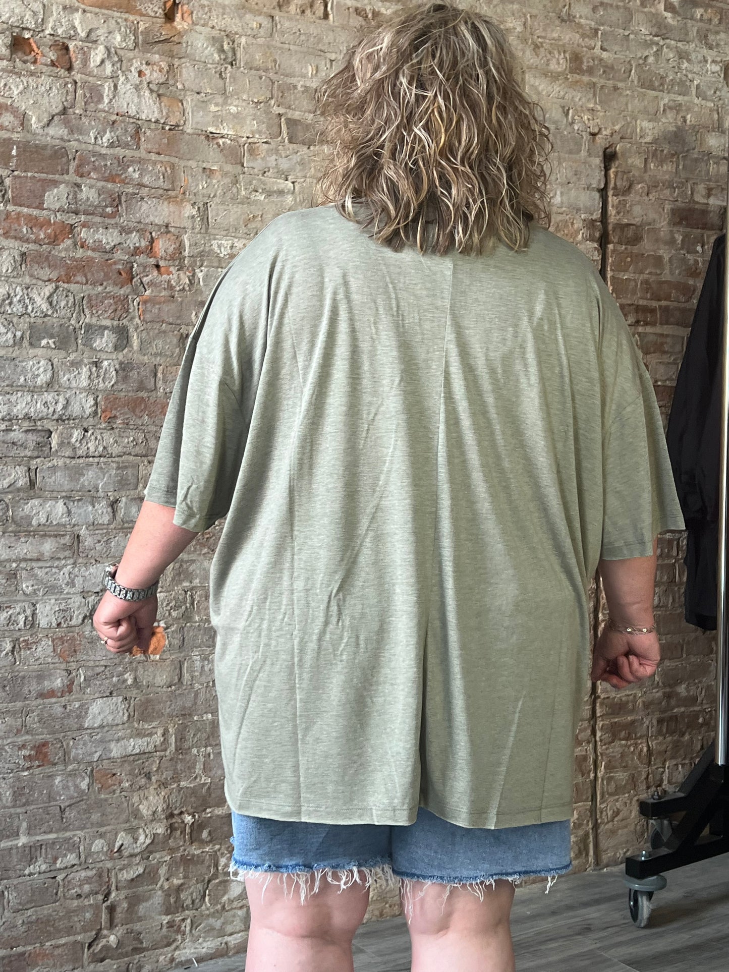 Curvy Tri Blend Oversized Front Pocket Boyfriend Tee ~ Olive