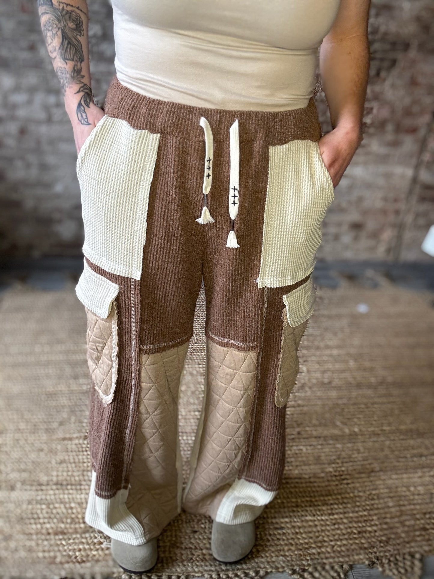 Relaxed Fit Pants with Quilted Contrast