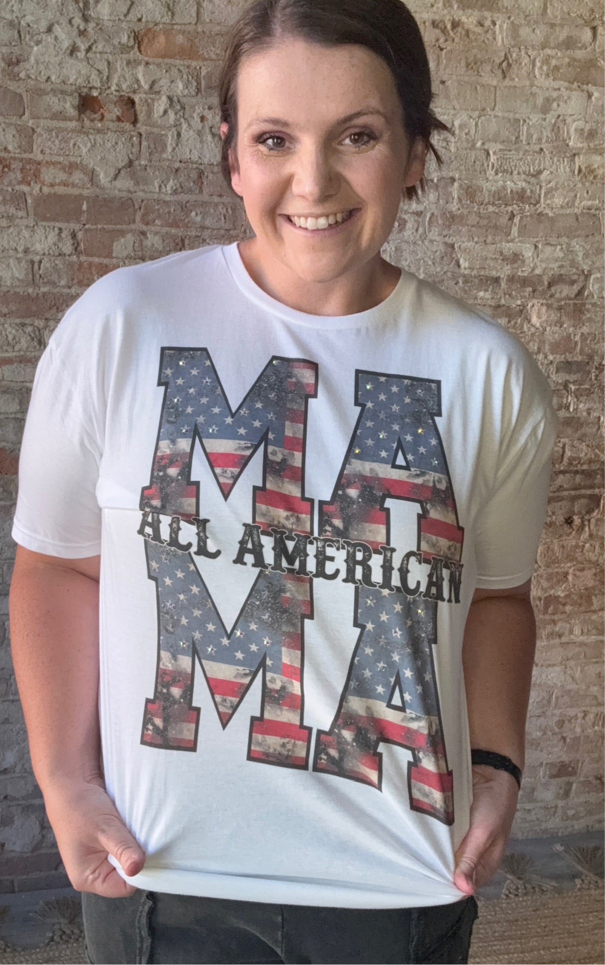 Curvy American Mama Graphic T-Shirt