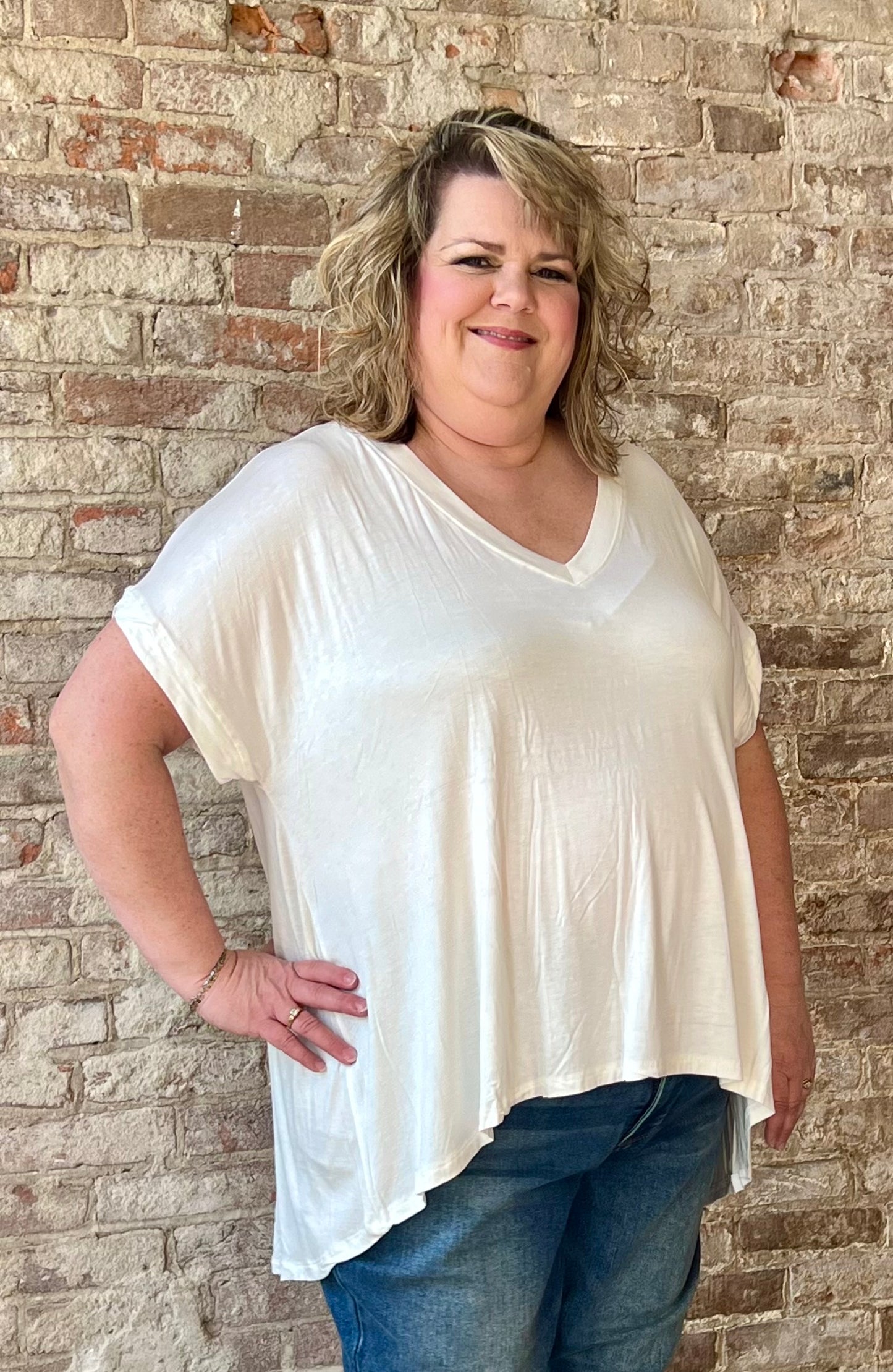 Curvy V Neck Short Sleeve Top ~ White