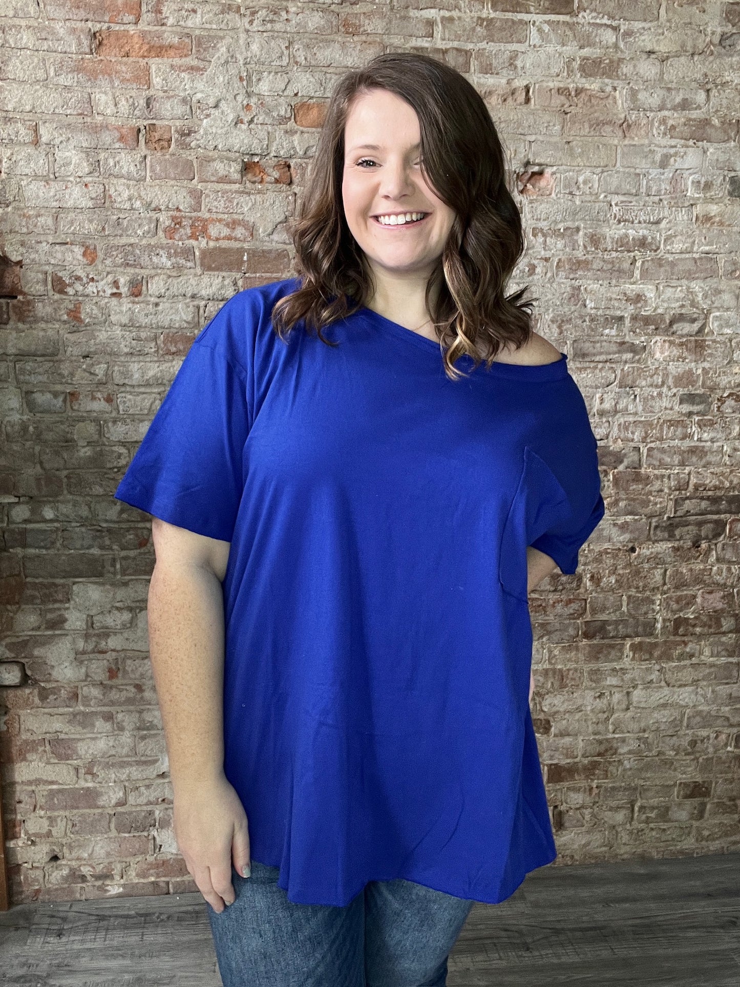 Curvy Simple Loose Neck Tees