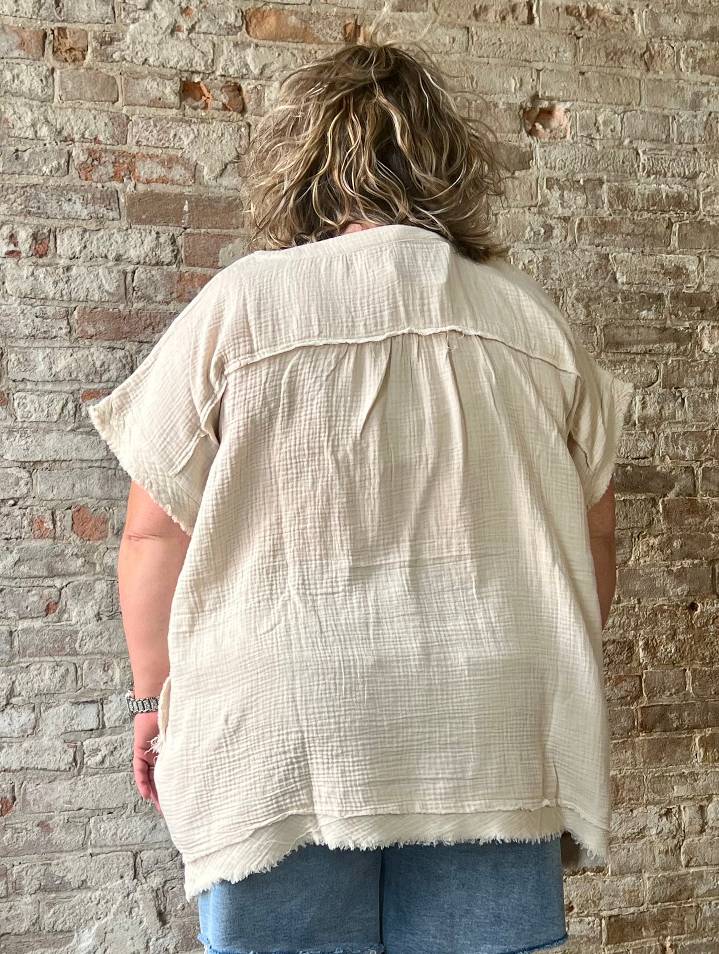 Curvy Gauze Raw Edge Short Sleeve V-neck Shirt ~ Beige