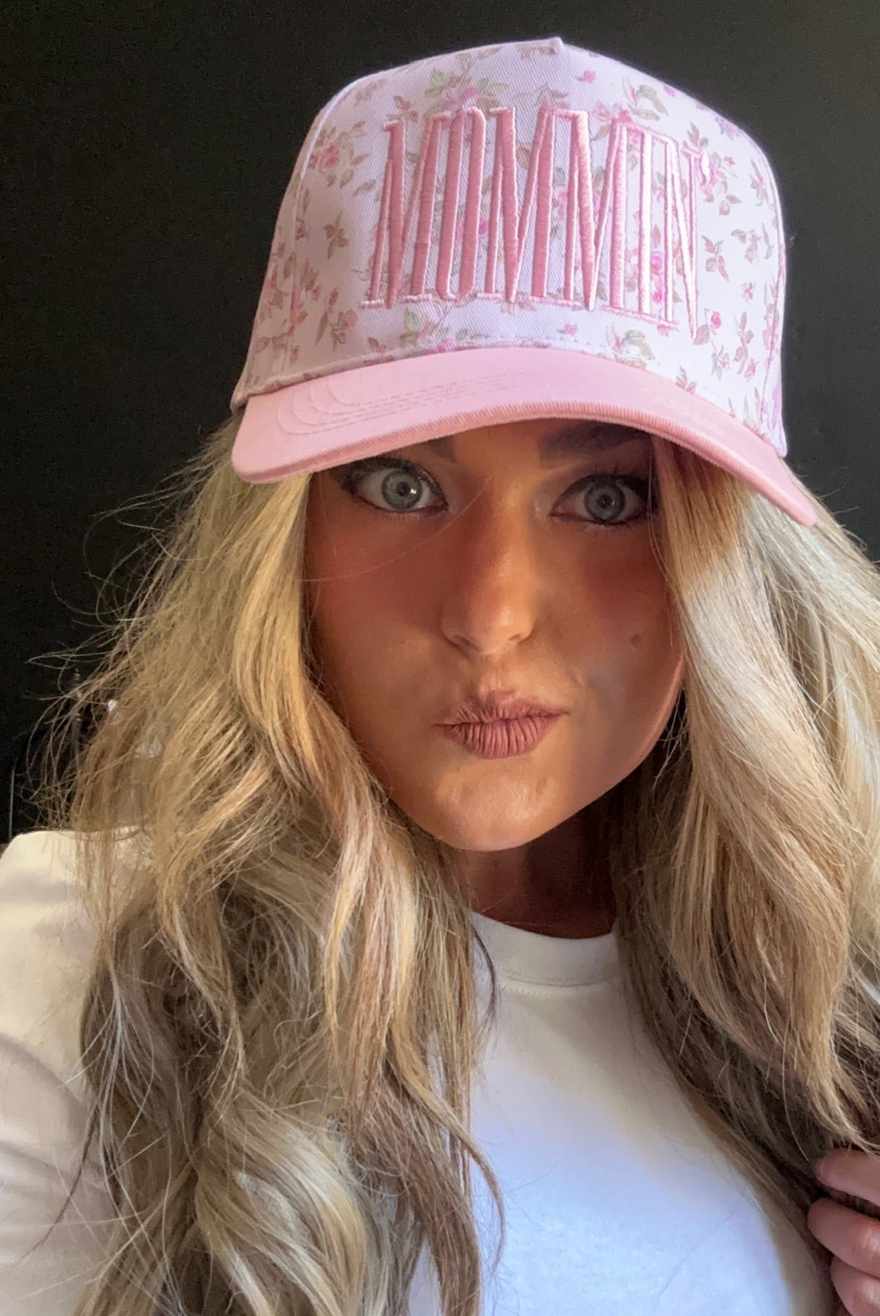 MOMMIN' Embroidered Floral Trucker Hat