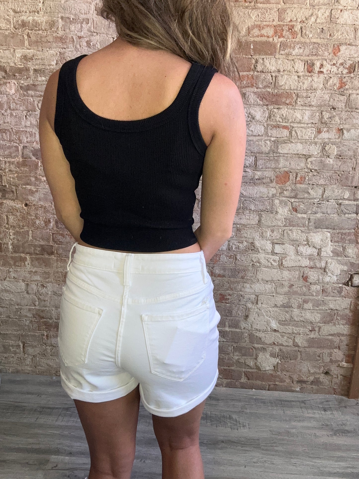 Ribbed Cropped Scoop Neck Tank ~ Black