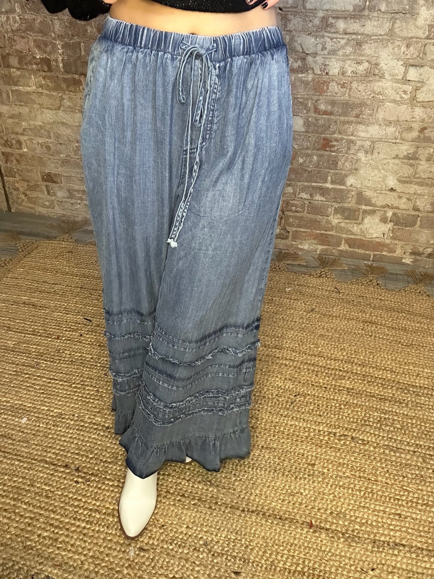 Frayed Denim Pants with Ruffled Hem