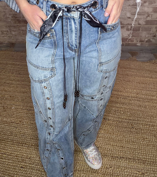 Grommet  Detailed Barrel Jeans